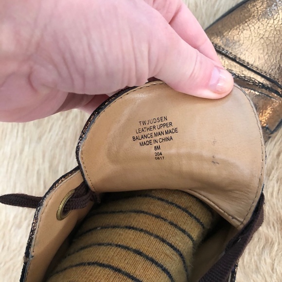 Rare Tommy Hilfiger gold Judsen shoes Sz 8 - Picture 6 of 6